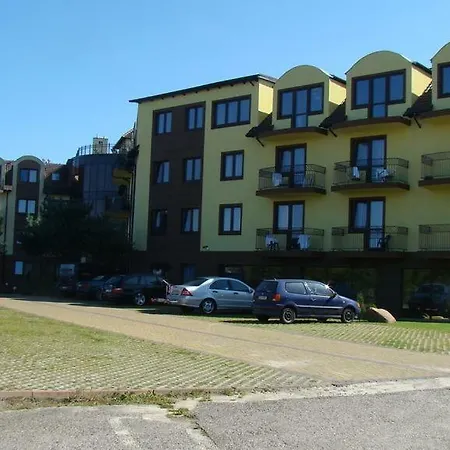 Apartament 4 - Osobowy W Trzesaczu Apartment Rewal